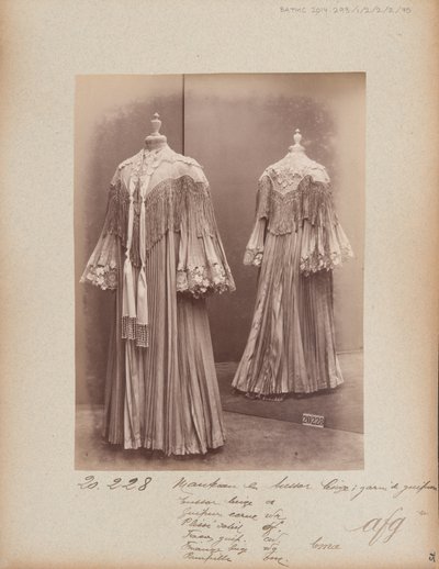 Albumsida: House of Worth, Coat av Photographer French