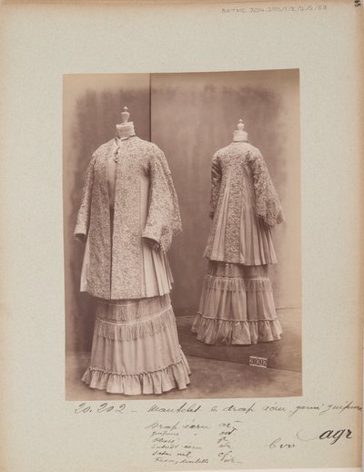 Albumsida: House of Worth, Coat av Photographer French