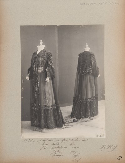 Albumsida: House of Worth, Evening Coat av Photographer French