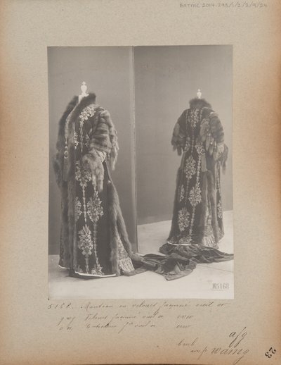 Albumsida: House of Worth, Evening Coat av Photographer French