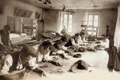 Aubusson Tapestry Factory, Frankrike, ca. 1900 (s/v foto) av Photographer French
