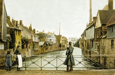 Floden Somme och bron av talence, Abbeville, Frankrike av Photographer French