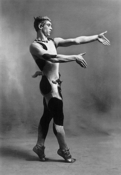 Vaslav Nijinsky som en faun av Photographer French