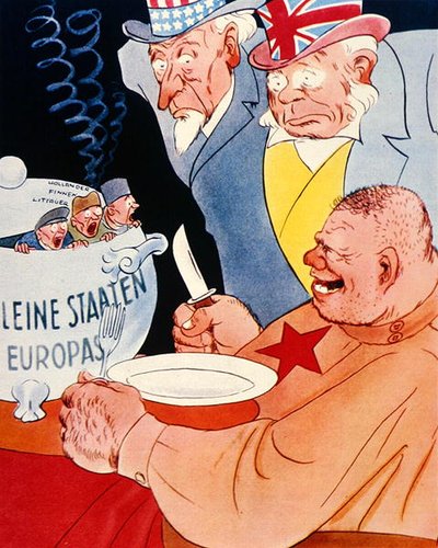 En enorm rysk soldat på väg att äta ur en kruka med texten "Lilla europeiska stater", tysk tecknad kommentar om Sovjetrysslands territoriella hunger (färg litho) av Photographer German