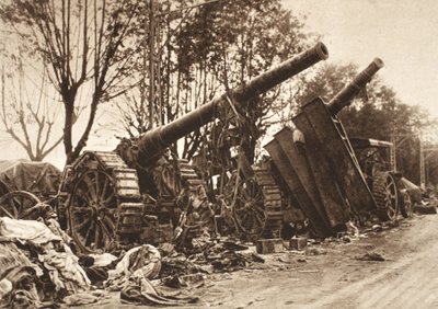 En liten del av det stora vapenbytet på reträttlinjen från Isonzo till Piave (s/v foto) av Photographer German