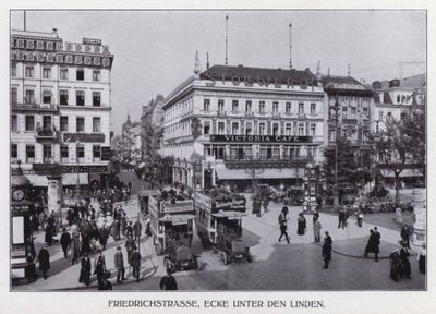 Berlin: Friedrichstrasse, hörnet Unter den Linden (s/v foto) av Photographer German