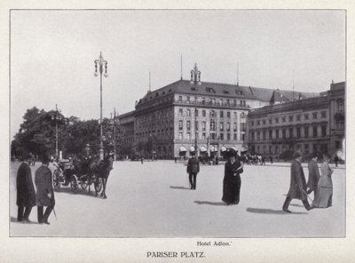Berlin: Pariser Platz (s/v foto) av Photographer German
