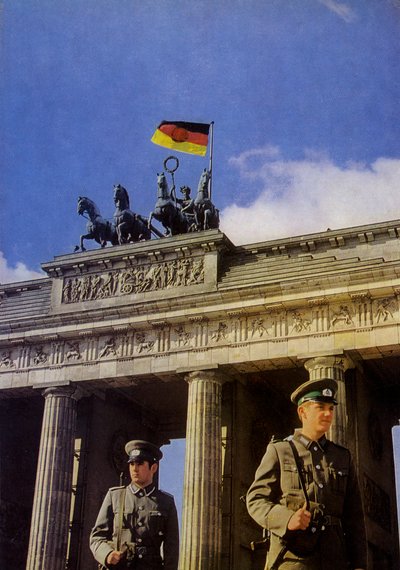 Berlin, tyska demokratiska republikens huvudstad (färgfoto) av Photographer German