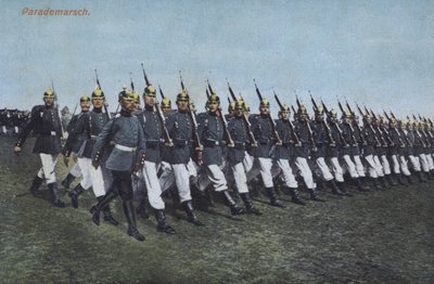 Tyska arméns infanterisoldater marscherar på parad (foto) av Photographer German
