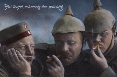 Tyska soldater njuter av cigarrer (färgat foto) av Photographer German