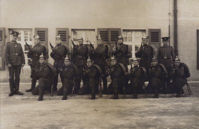Grupp infanterisoldater från tyska armén (s/v foto) av Photographer German