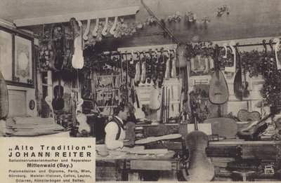 Johann Reiter, tillverkare och reparatör av stränginstrument, Mittenwald, Bayern (s/v foto) av Photographer German