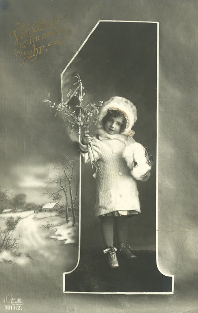 Nyårskort med liten flicka i en pälshuva (s/v foto) av Photographer German