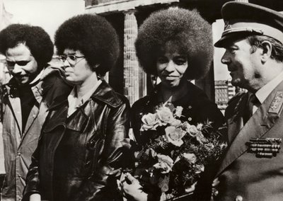 Den 11 september 1972 välkomnades den modiga amerikanska kommunisten och medborgarrättsförsvararen Angela Davis hjärtligt av soldaterna från National People