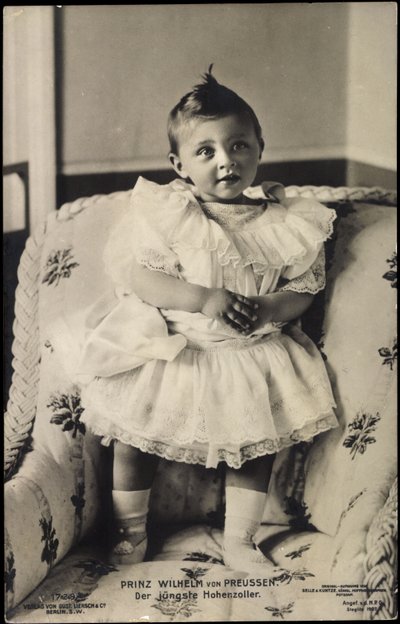 Prins William av Preussen i en fåtölj av Photographer German