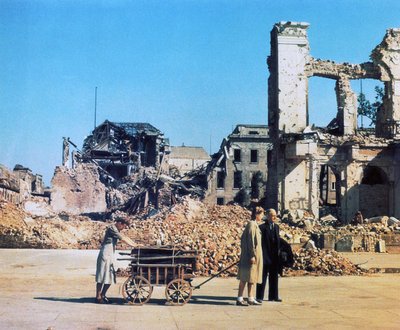 Flyktingar i Berlin, juni 1945 (foto) av Photographer German