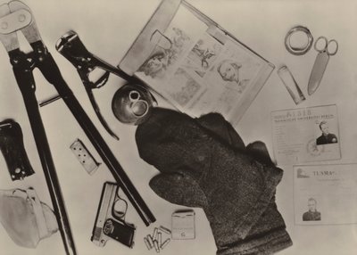 Utrustningen tillhörande terroristen Wohlfarth som den 9 december 1961 trängde in från Västberlin....(s/v foto) av Photographer German
