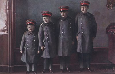 Kronprins Wilhelm av Tysklands söner i militäruniform (foto) av Photographer German