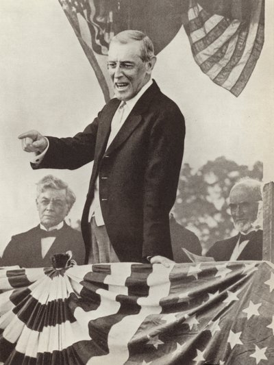 USA:s president Woodrow Wilson, den drivande kraften bakom upprättandet av Nationernas Förbund, som ändå misslyckades med att övertala sitt land att gå med i organisationen (s/v foto) av Photographer German