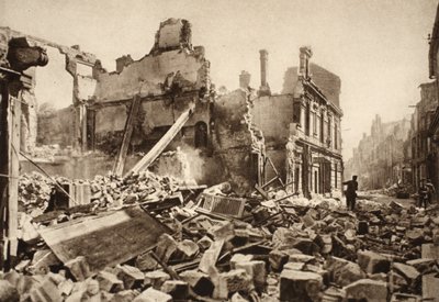Vy över Rue St. Martin, Soissons av Photographer German
