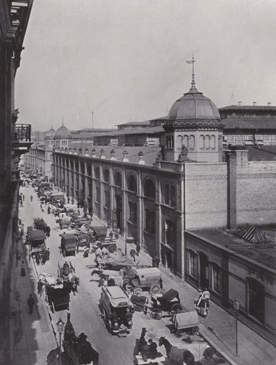 Framför den centrala saluhallen på Alexanderplatz (s/v foto) av Photographer German