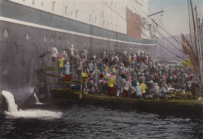 Japan, ca 1912: Kolning på fartyget vid Nagasakis hamn (foto) av Photographer Japanese