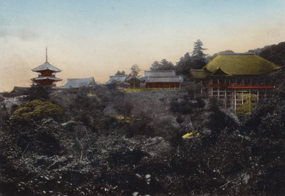 Japan, ca 1912: Kiyomizu-templet är känt för sin hängande scen på kanten av stup och en femma utsikt över staden Kyoto (foto) av Photographer Japanese