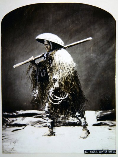 Japansk bärare i vinterkläder, ca 1900 (färgfoto) av Photographer Japanese