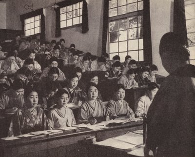 Unga japanska kvinnor under sitt sista år vid Women