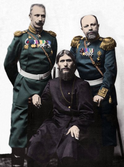 Grigory (Grigory) lefimovich Novykh, känd som Rasputin (Rasputin) (1869-1916) med kapten von Lohman och prins överste Putyatin. (Vänster till höger: Prins Mikhail Putyatin, Grigory Rasputin och överste D Loman) av Photographer Russian