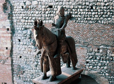 Ridstaty av Cangrande I della Scala, Castelvecchio, Verona, Veneto, Italien av Blaise Nicolas Le Sueur