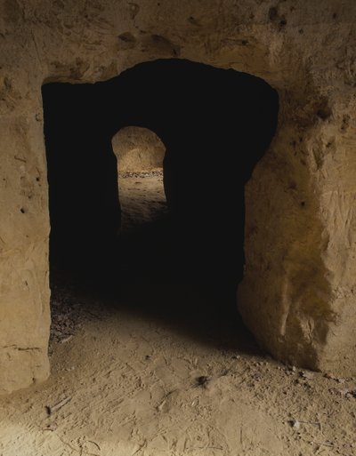Porsennas labyrint, etruskiskt nätverk av underjordiska passager, Chiusi, Toscana, Italien av Blaise Nicolas Le Sueur