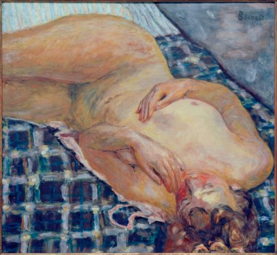 Liggande naken, vit och blå rutig bakgrund av Pierre Bonnard