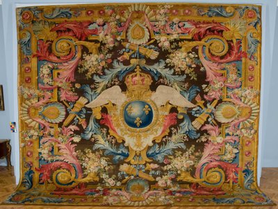 Louis XV Savonnerie matta med kungliga vapen, tillverkare Savonnerie Factory, Frankrike, ca 1740-1750 av Pierre Josse Perrot