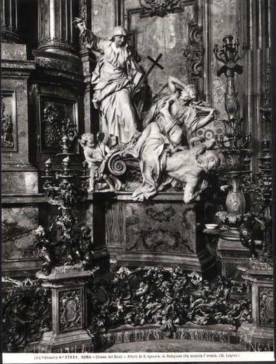 St. Ignatius av Loyolas altare, detalj om den katolska sanningens seger över kätteri (marmor) (s/v foto) av Pierre Legros
