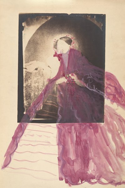 [La Comtesse vid bordet med hand mot ansikte], 1860-talet. av Pierre Louis Pierson