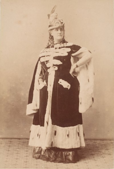 [La Comtesse in Hermelin Cape], 1860-talet. av Pierre Louis Pierson