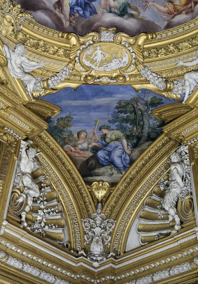 Sala di Apollo Apollos sal detalj av en hängande pendel som föreställer muserna Thalia och Clio, fresco från ca 1647 av Pietro da Cortona