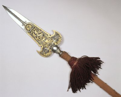 Spjut från kung Ludvig XIV:s (1638-1715) garde av Frankrike (stål och guld i trä) av Polish School