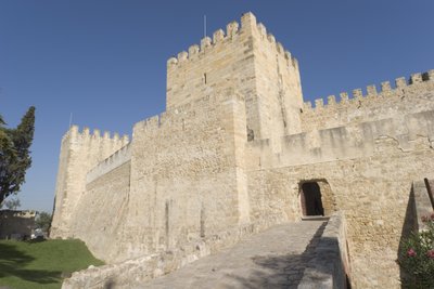 Exteriör vy av slottet av Portuguese School