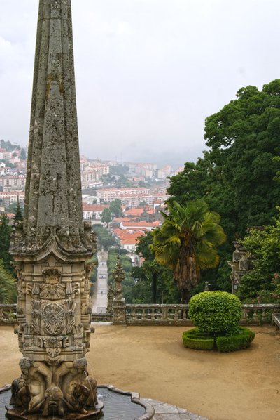 Sanctuary of Nossa Senhora dos Remedios obelisk, Lamego, Portugal. 1738 (granit) av Portuguese School
