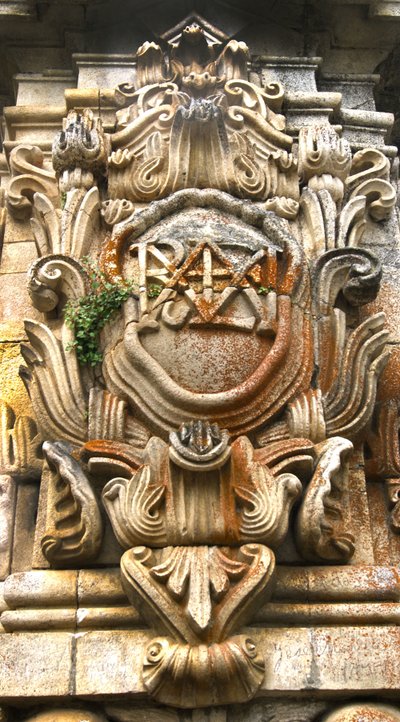 Södra sidan av helgedomen Nossa Senhora dos Remedios obelisk, Lamego, Portugal. 1738 (granit) av Portuguese School