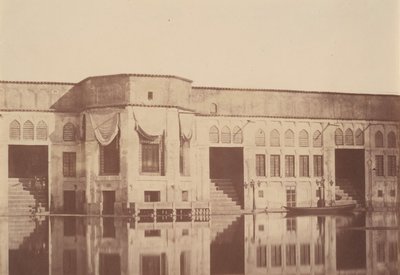 [Shahens sommarresidens Qasr, Emarat-e xoruji, Teheran, Iran], 1840-60-tal. av Possibly by Luigi Pesce.