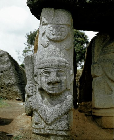 Megalitisk skulptur av en krigare av Pre Columbian Pre Columbian