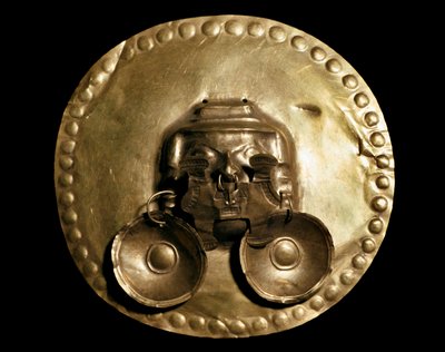 Pre-columbiansk civilisation Calima: gyllene bröst. 700-1400-talets Bogota, Museo de Oro Colombia av Pre Columbian Pre Columbian