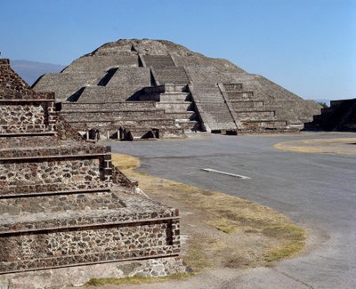 Månens pyramid av Pre Columbian Pre Columbian