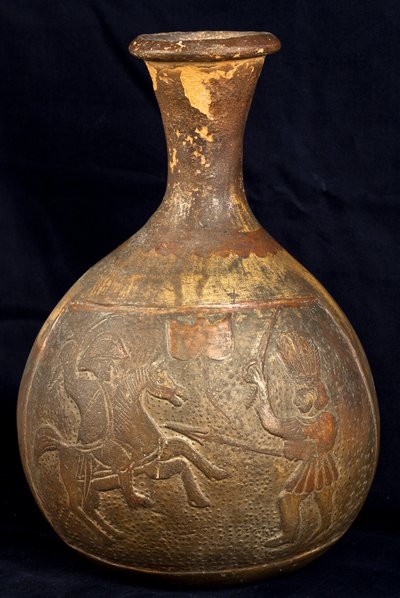Flaska föreställande en strid mellan en ryttare och en krigare till fots (terrakotta) av Precolombian Precolombian