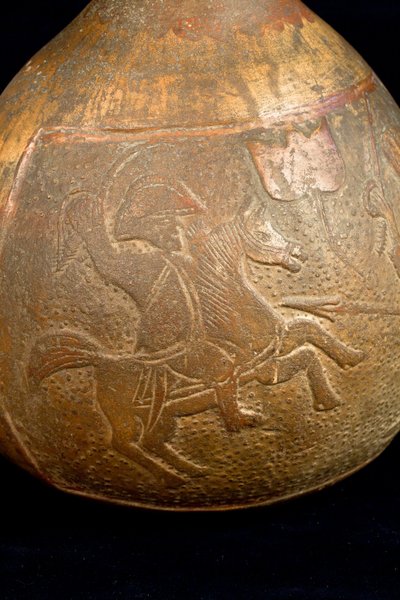 Flaska föreställande en strid mellan en ryttare och en krigare till fots (terrakotta) av Precolombian Precolombian