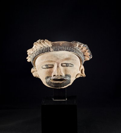 Huvudstatyett / Mexiko, Totanaque-kulturen (terrakotta) av Precolombian Precolombian