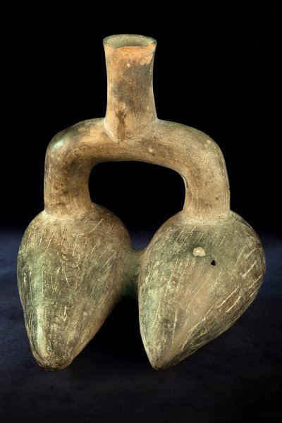 Fytomorf keramik med dubbel kropp och stigbygelhandtag / Art pr (terrakotta) av Precolombian Precolombian